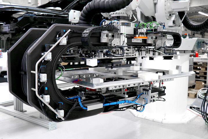 Panoramic roof assembly – New construction of an assembly plant and adjustment unit, including backup strategy